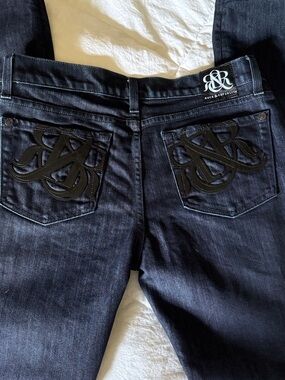 Rock & Republic Women's Dark Blue straight Cut Jeans with Embroidered Pockets